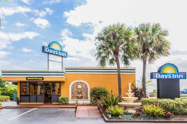 Days Inn by Wyndham Fort Lauderdale-Oakland Park Airport N Main image